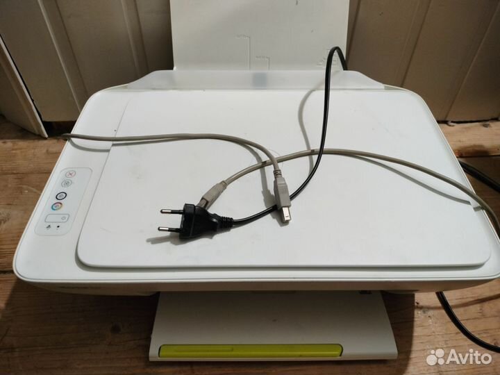 Почти что новый, цветной, струйный мфу hp 2130