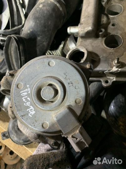 Вентилятор охлаждения Тойота Авенсис T25 2.0л