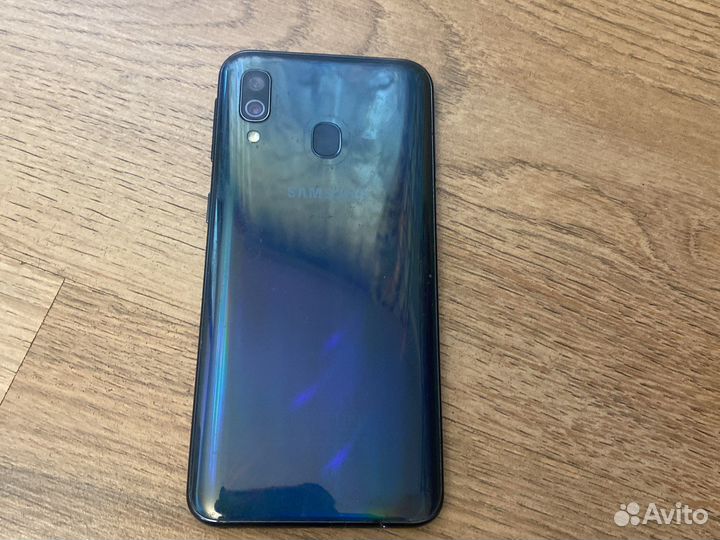 Samsung Galaxy A40, 4/64 ГБ