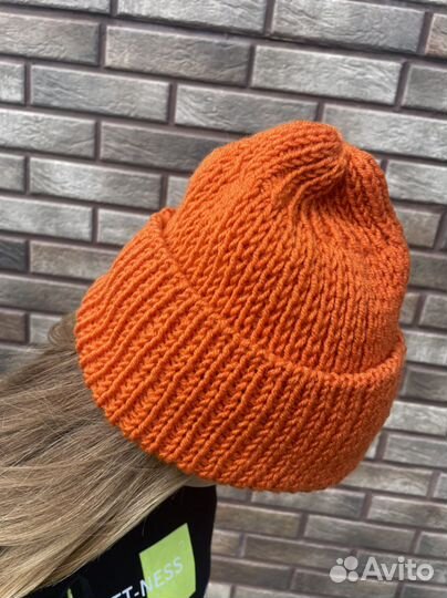 Шапка вязаная бини ручной работы объемная
