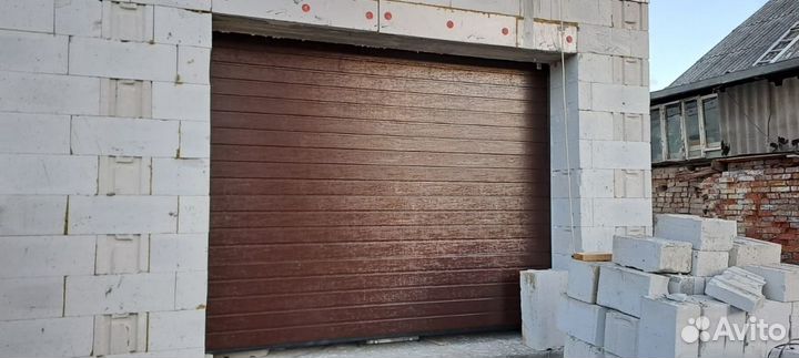 Секционные гаражные ворота Alutech