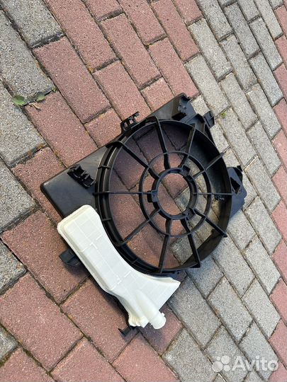 Диффузор вентилятора kia rio 3/ hyundai solaris