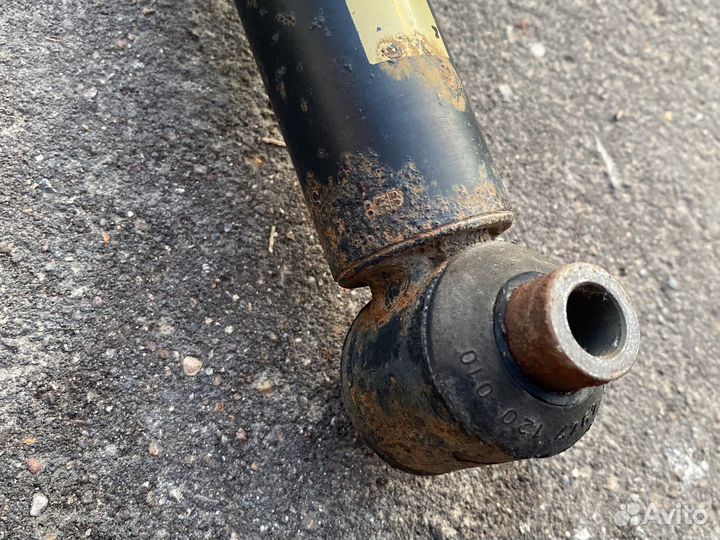 Задние амортизаторы volvo s60 2008г