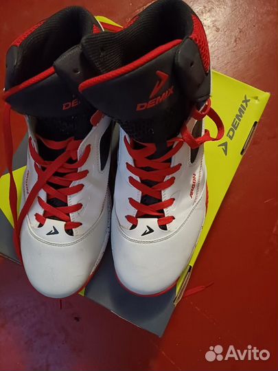 Продать кроссовки