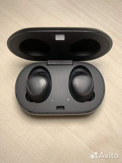 Беспроводные наушники samsung Gear IconX