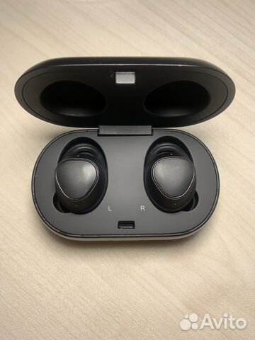Беспроводные наушники samsung Gear IconX