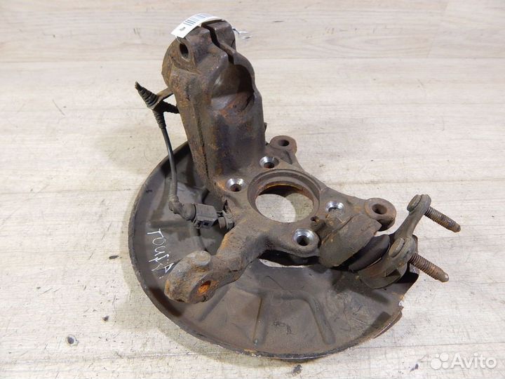 Кулак поворотный передний левый Vw Touran