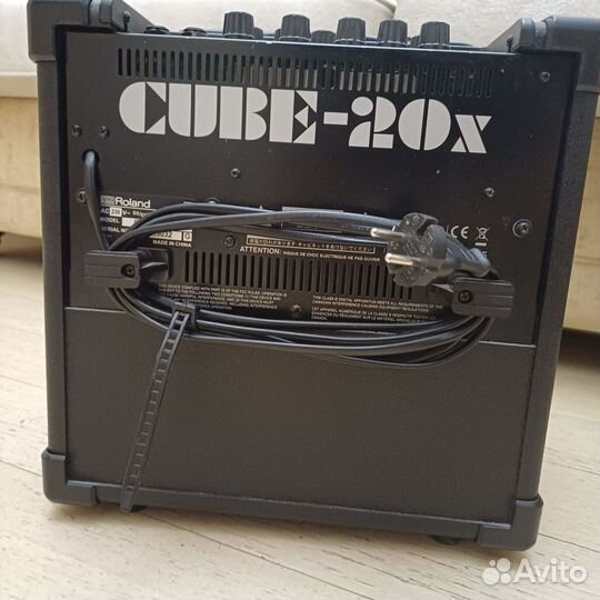 Гитарный комбоусилитель Roland Cube 20x