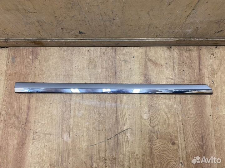 Молдинг двери передней левой Volkswagen Passat B8