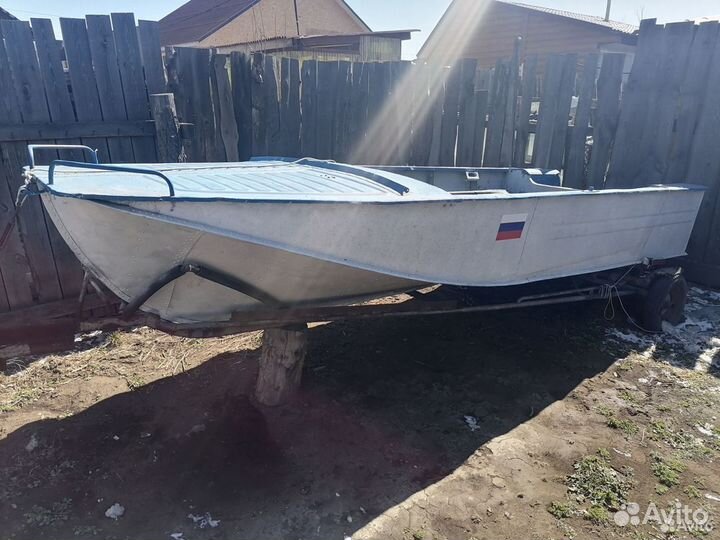 Лодка с мотором