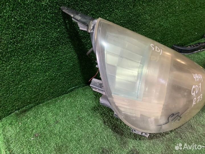 Фара передняя правая Honda Fit GD1