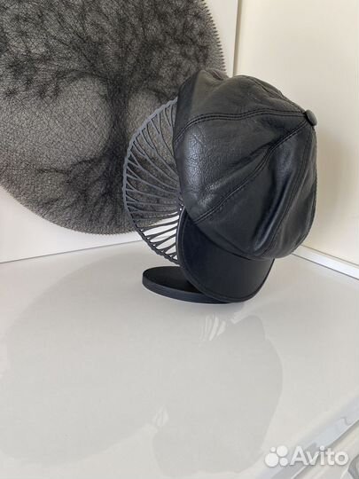 Кепка кожаная женская