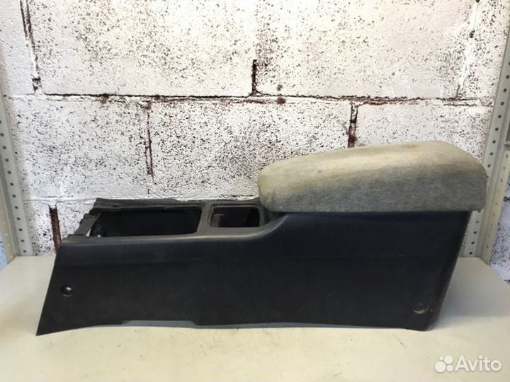 Центральная консоль Mitsubishi Eterna седан 2.0