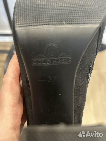 Сапоги осенние трубы на каблуке