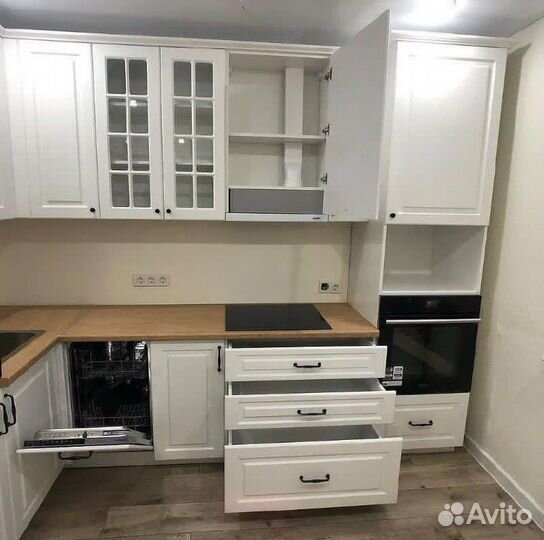 Кухонный гарнитур белый на заказ