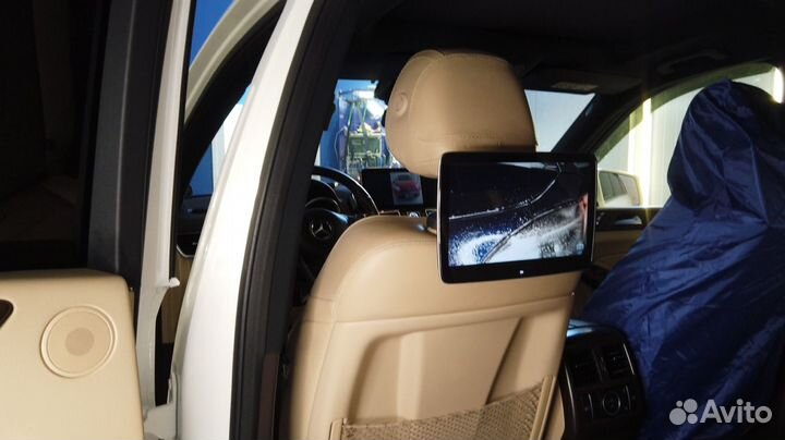 Навесные и потолочные мониторы в автомобили