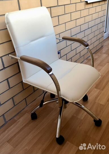 Офисное кресло