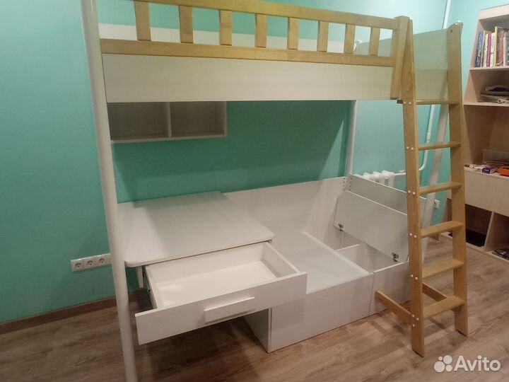 Детская кровать чердак со столом