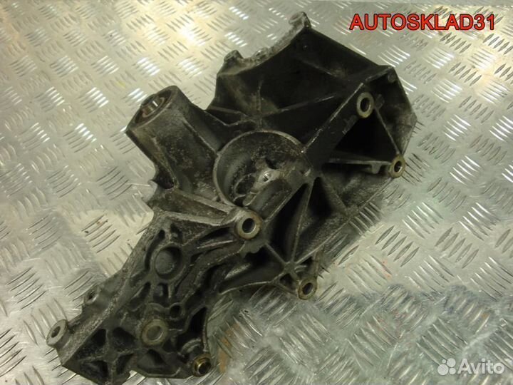 Кронштейн генератора VW Passat B5+ 038903143AE