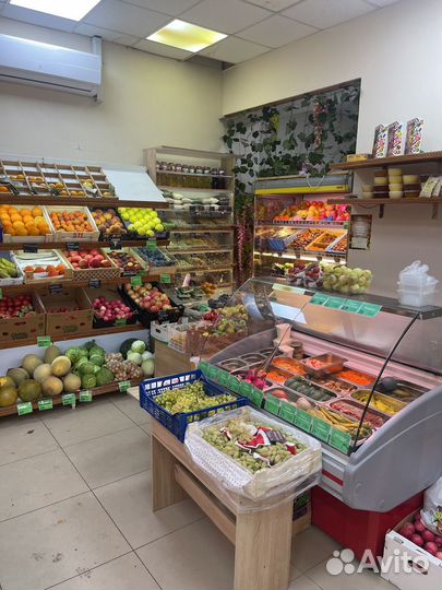 Продавец в продуктовый магазин