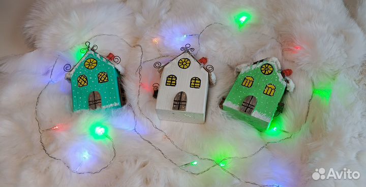 Новогодние игрушки из дерева домики