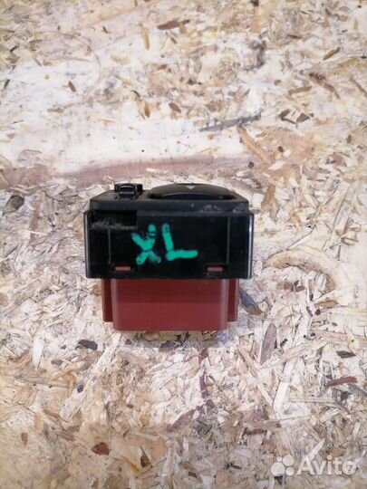 Кнопка pегулиpовки зеркал Mitsubishi Outlander XL