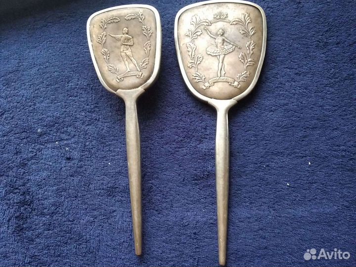 Зеркало и щетка