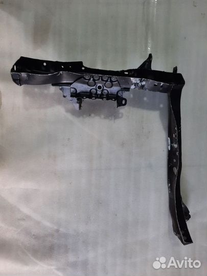 Суппорт фары передний правый Toyota Camry V70 2018