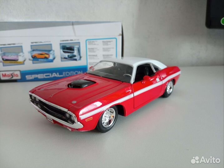 Модель Dodge Challenger R/T '70 1/24 Maisto