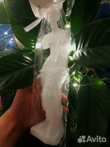 Свеча в форме статуи Венеры Милосская