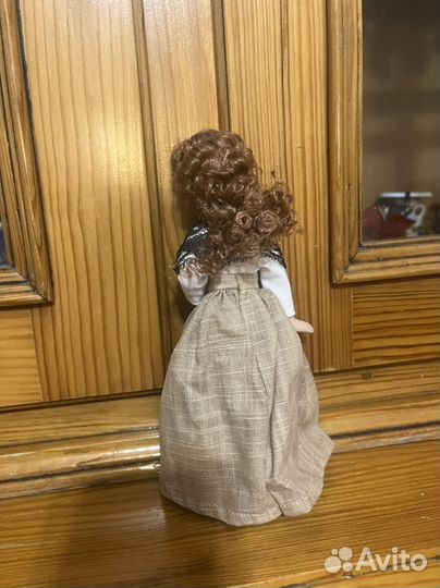 Кукла фарфоровая коллекционная