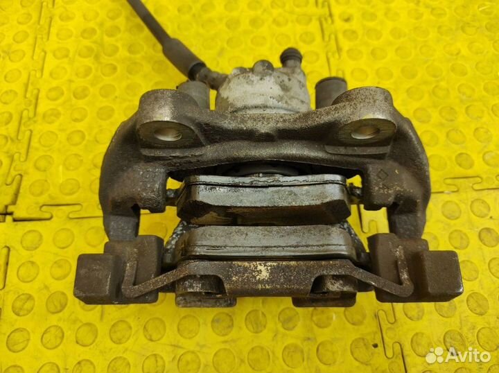 Суппорт задний левый Mercedes-Benz W212 OM651.924