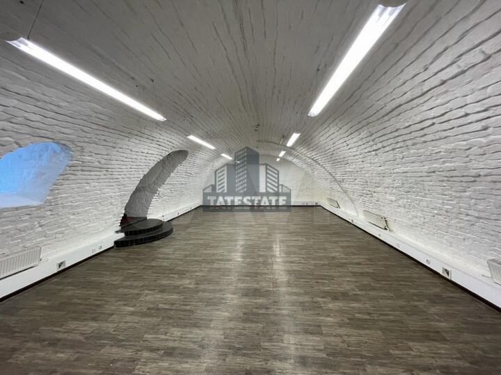 Офисное здание с парковкой, 683 м²