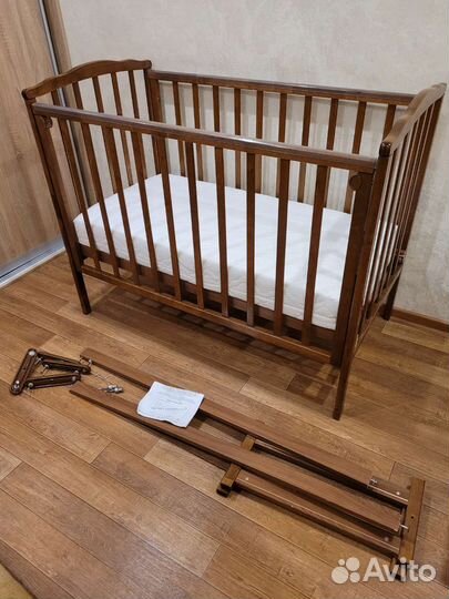 Детская кроватка с матрасом