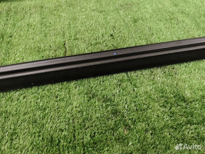 Бархотки передней правой двери Renault duster 1