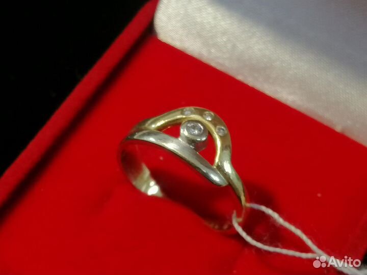 Кольцо с бриллиантом золотое