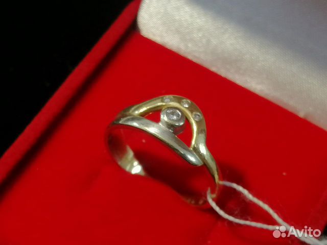 Кольцо с бриллиантом золотое