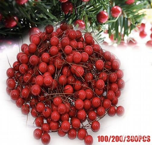 Декоративные красные ягоды