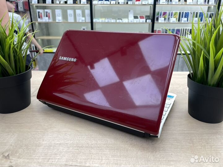 Нетбук Samsung 2 ядра 2 гига SSD акб держит