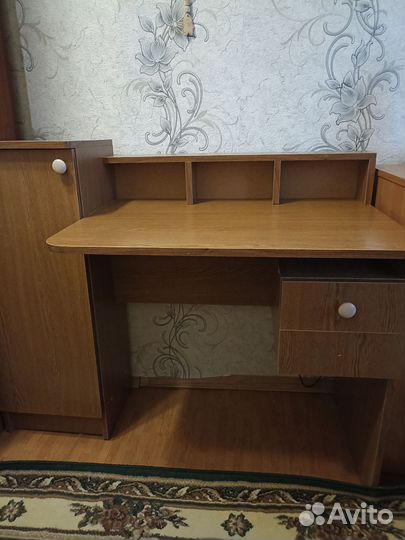 Письменный стол
