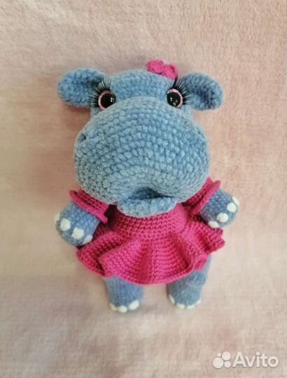 Вязаный бегемот ручной работы