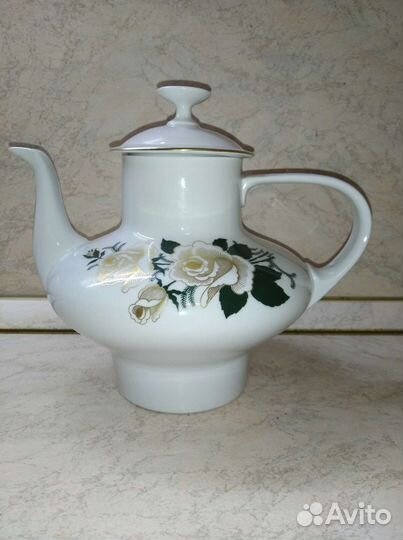 Большой фарфоровый чайник ГДР
