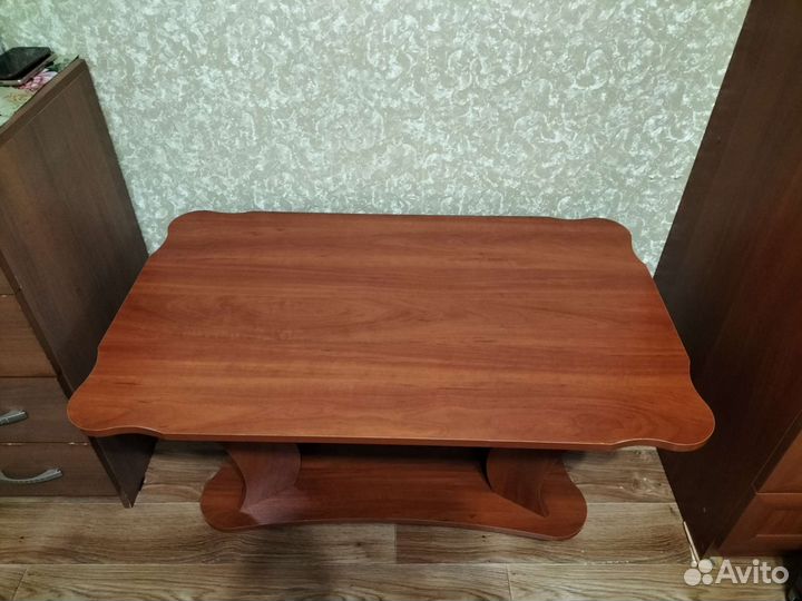 Журнальный столик на колесах бу