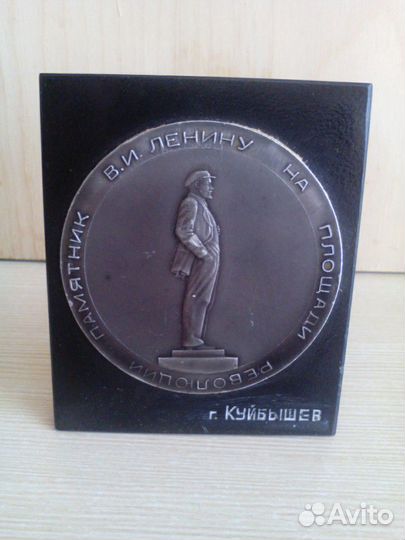 Настольная медаль