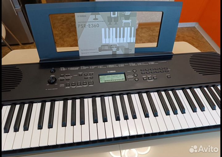 Cинтезатор Yamaha PSR-E360B с функцией обучения