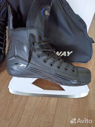 Коньки хоккейные