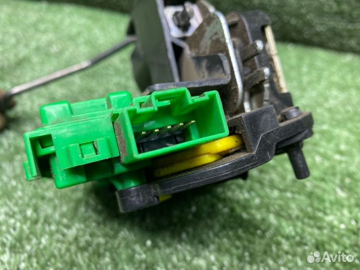 Замок двери задний левый Kia Rio 3