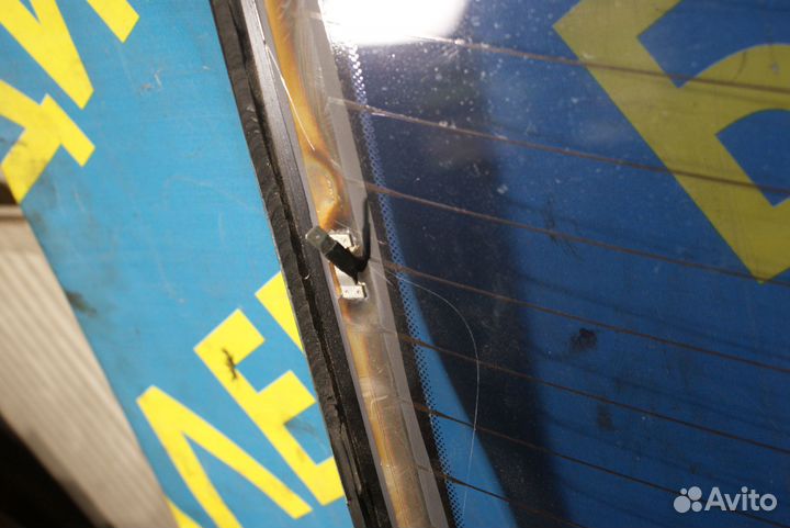 Заднее стекло Volvo S60