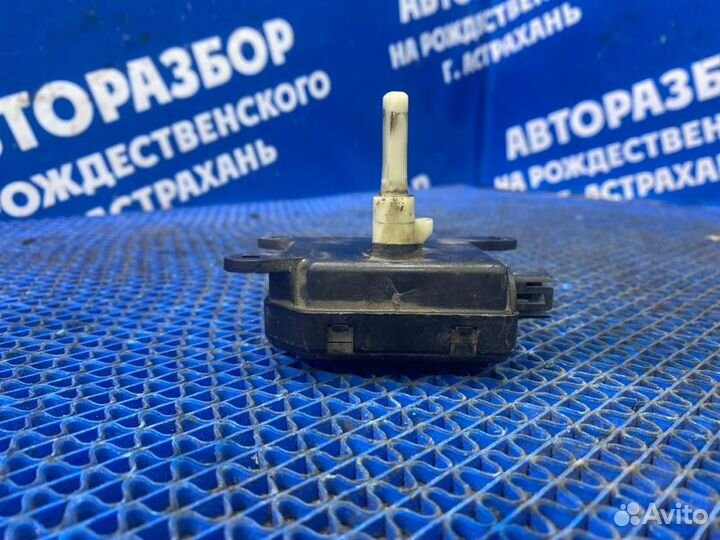 Моторчик заслонок отопителя Opel Astra H седан