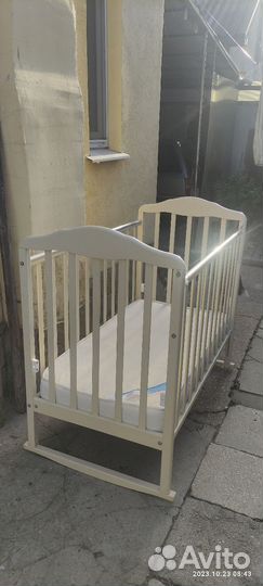 Кроватка-качалка с матрасом